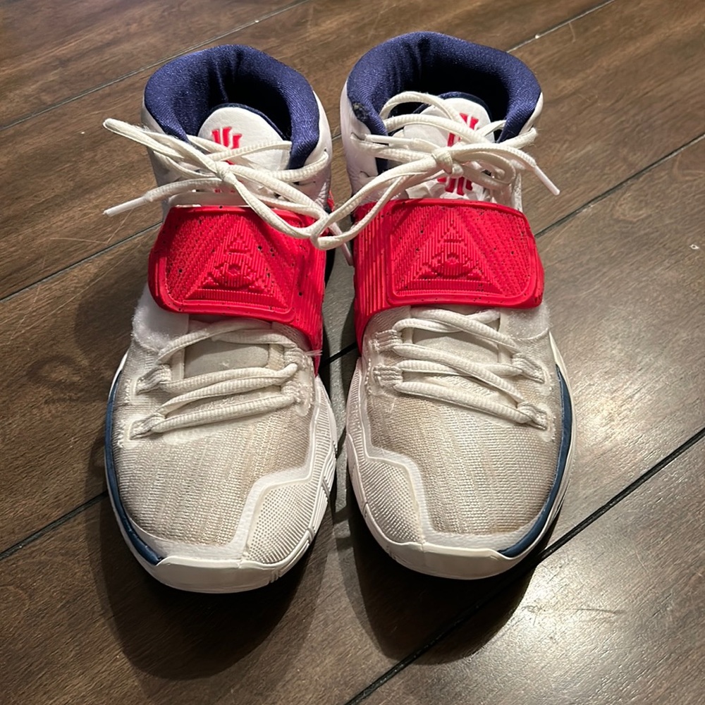 Kyrie Irving men’s basketball shoes, size 8.5